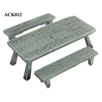 Table medium size with two banches